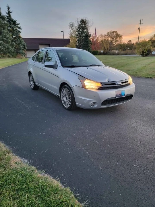 2010 Ford Focus 2nd Gen - Image 3 of 12