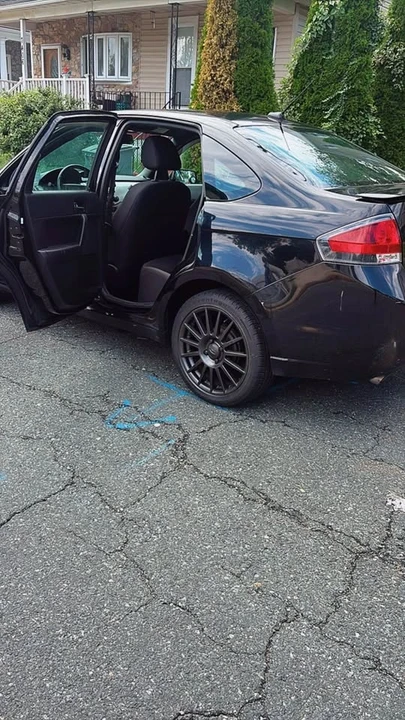 2010 Ford Focus 2nd Gen - Image 3 of 13
