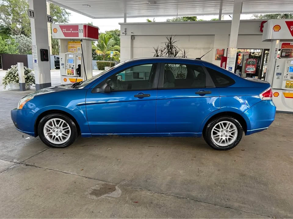 2010 Ford Focus 2nd Gen - Image 2 of 11