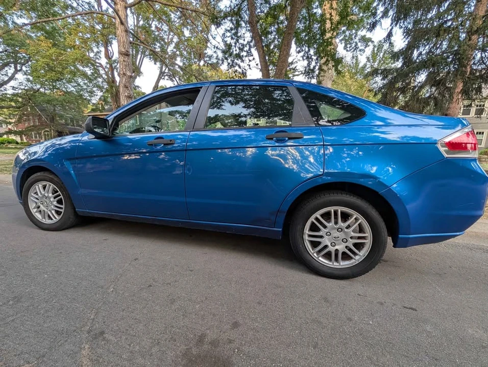 2010 Ford Focus 2nd Gen - Image 2 of 20