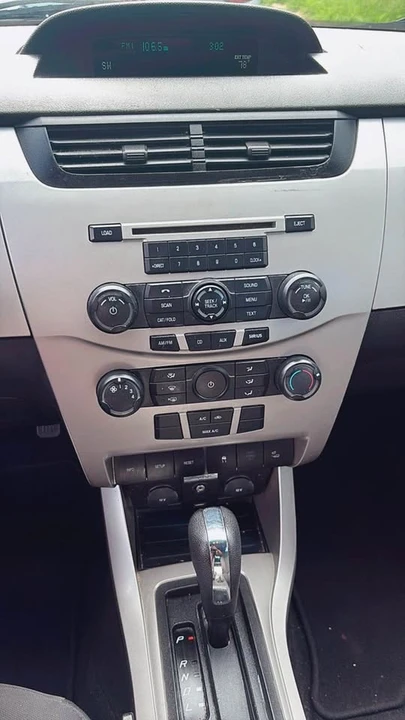 2010 Ford Focus 2nd Gen - Image 10 of 13