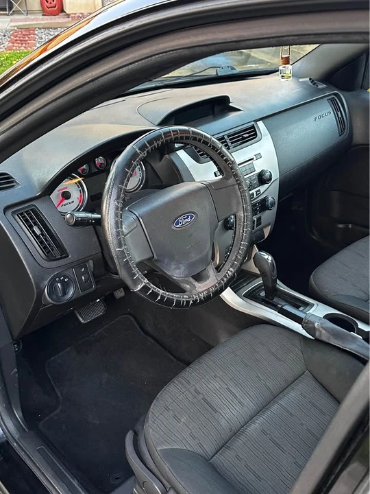 2010 Ford Focus 2nd Gen - Image 6 of 13