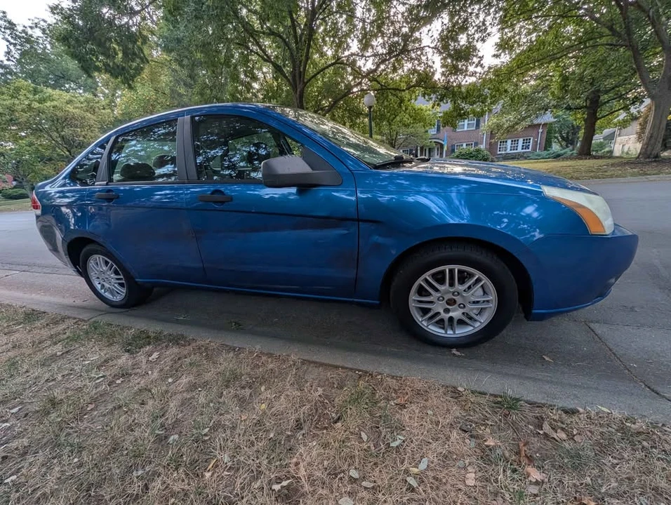 2010 Ford Focus 2nd Gen - Image 3 of 20