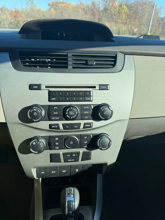 2010 Ford Focus 2nd Gen - Image 11 of 11