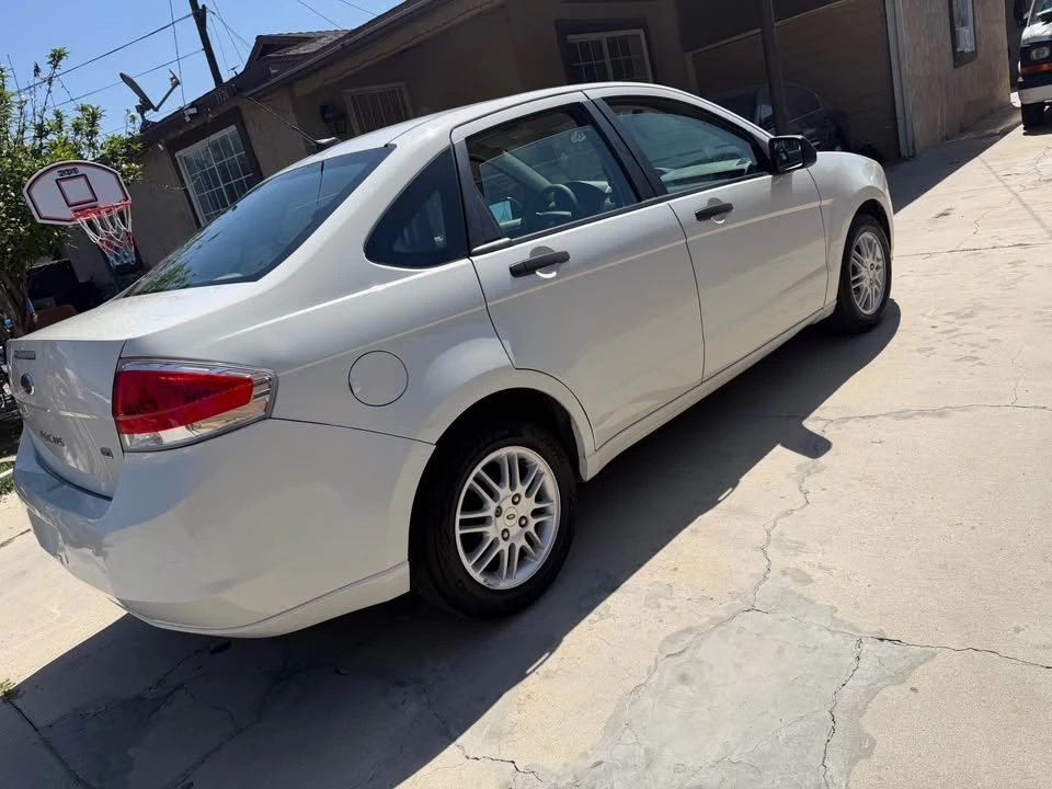 2010 Ford Focus 2nd Gen - Image 3 of 13