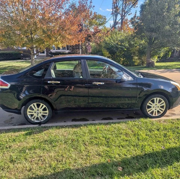 2010 Ford Focus 2nd Gen - Image 2 of 10