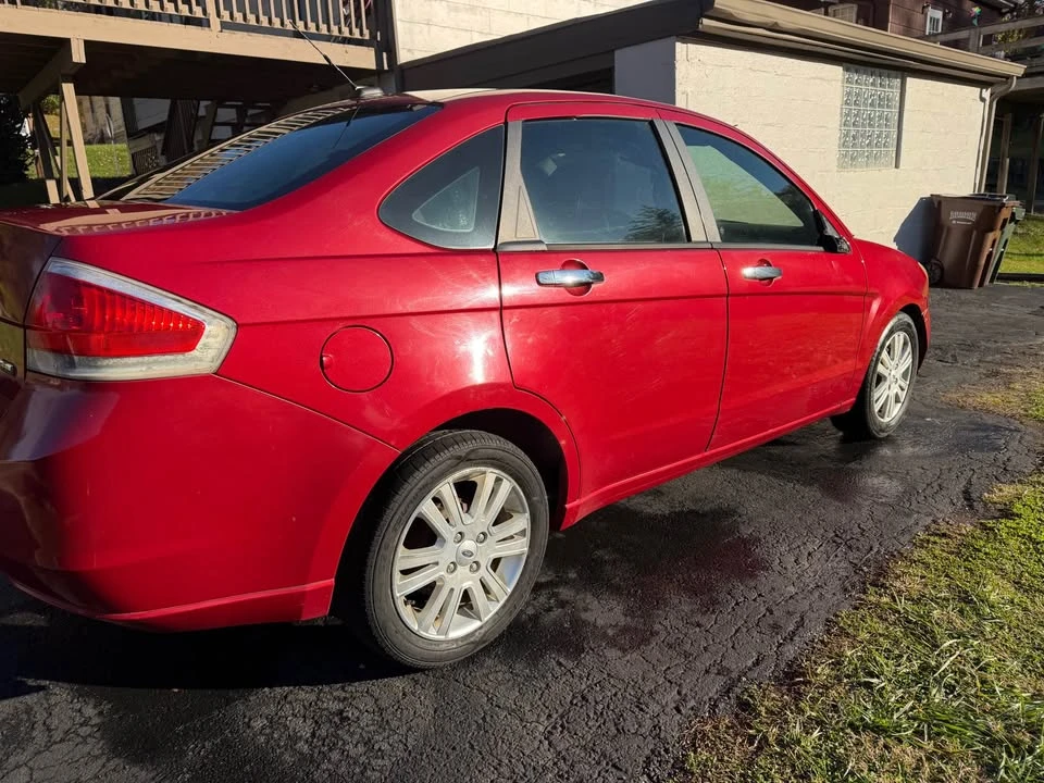 2010 Ford Focus 2nd Gen - Image 2 of 17