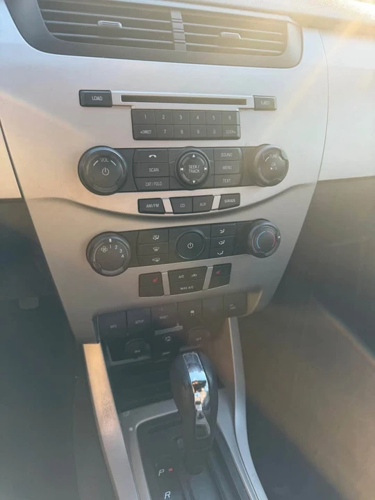 2010 Ford Focus 2nd Gen - Image 13 of 17