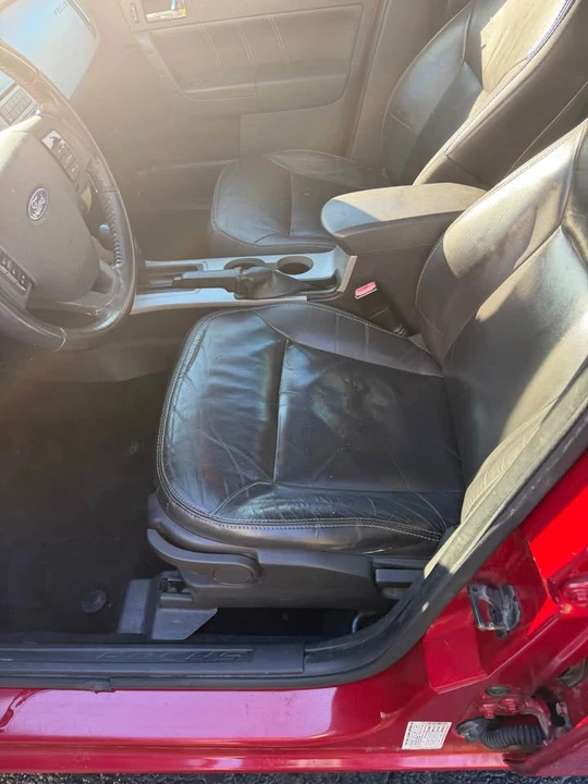 2010 Ford Focus 2nd Gen - Image 7 of 17
