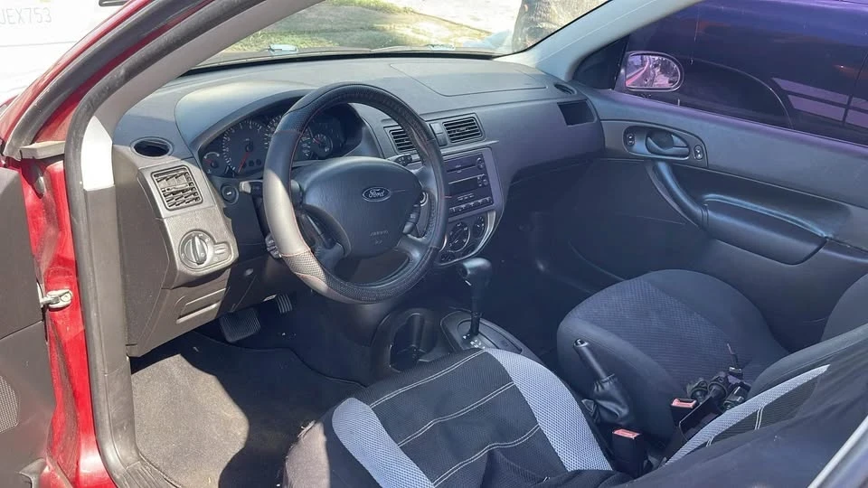 2010 Ford Focus 2nd Gen - Image 2 of 4