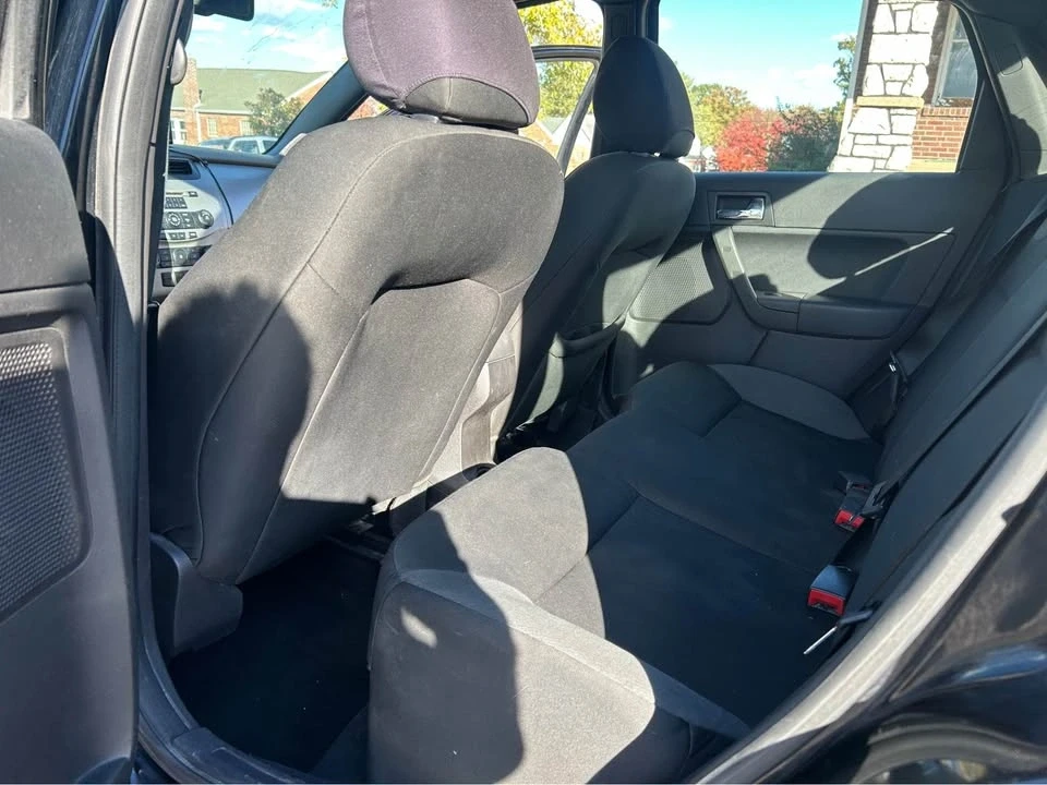 2010 Ford Focus 2nd Gen - Image 7 of 9
