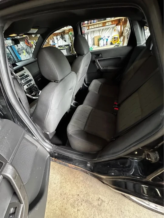 2010 Ford Focus 2nd Gen - Image 6 of 9