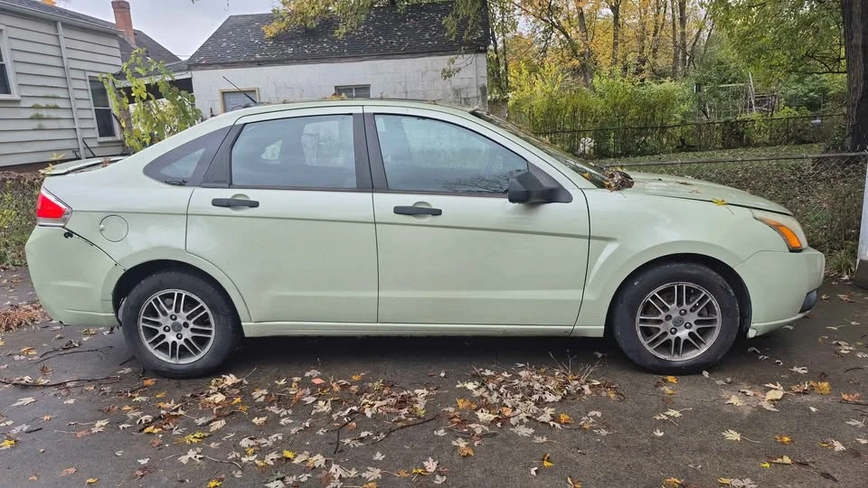 2010 Ford Focus 2nd Gen - Image 2 of 3