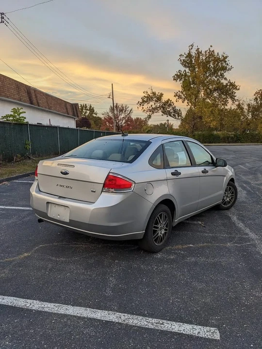 2010 Ford Focus 2nd Gen - Image 2 of 8