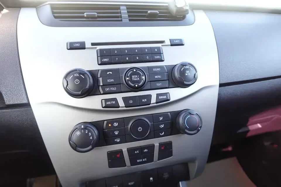 2010 Ford Focus 3rd Gen - Image 6 of 10