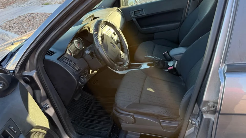 2010 Ford Focus - Image 9 of 11