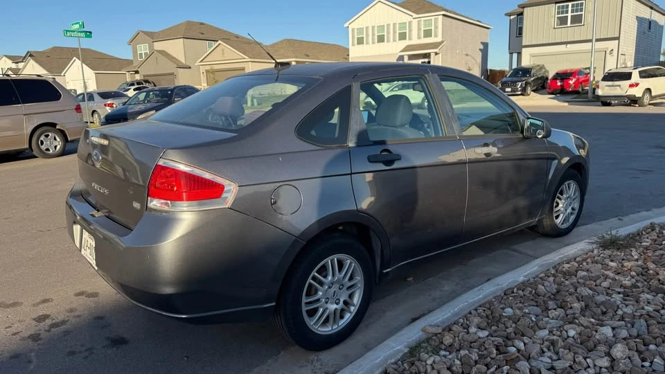 2010 Ford Focus - Image 4 of 11