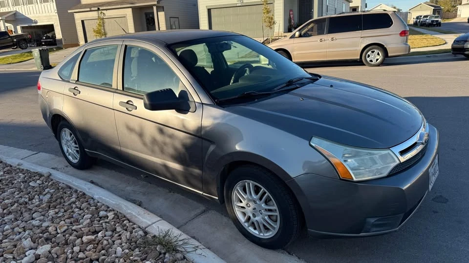 2010 Ford Focus - Image 6 of 11