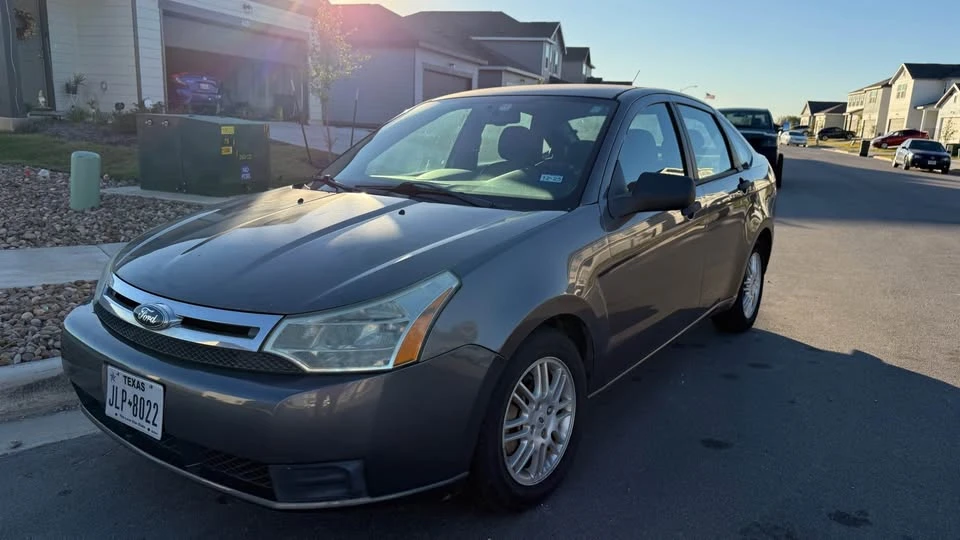 2010 Ford Focus - Image 8 of 11