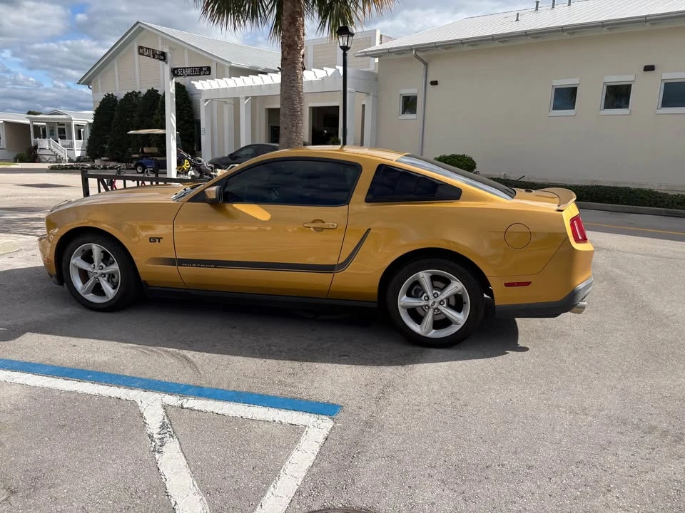 2010 Ford GT - Image 2 of 2