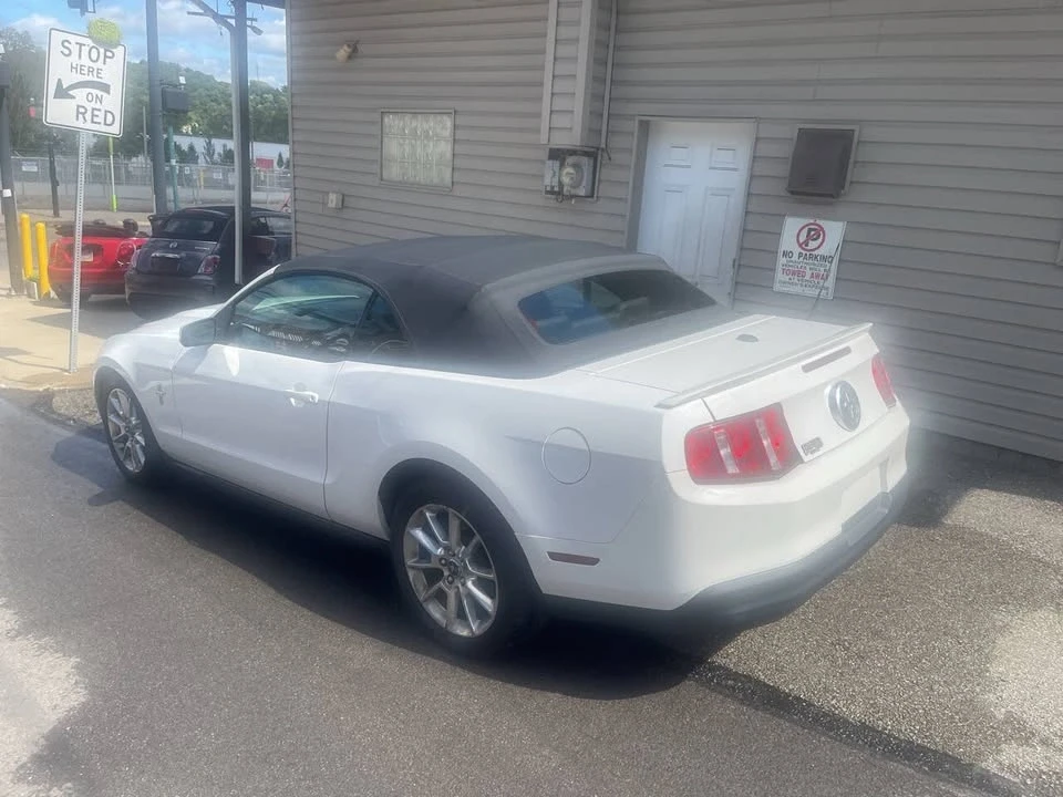 2010 Ford S197 Mustang - Image 8 of 14