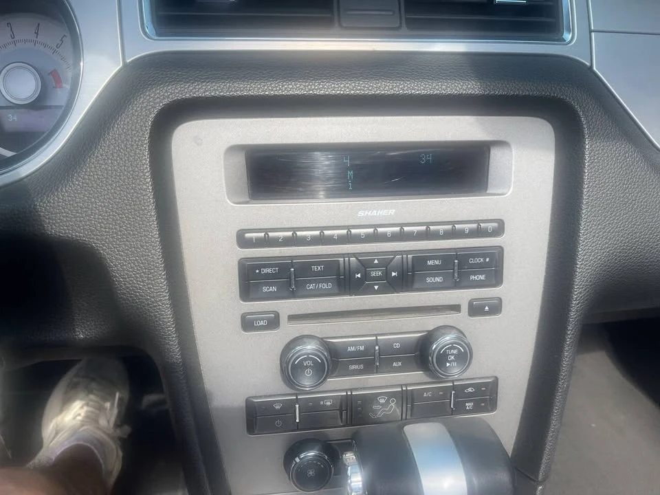 2010 Ford S197 Mustang - Image 13 of 14