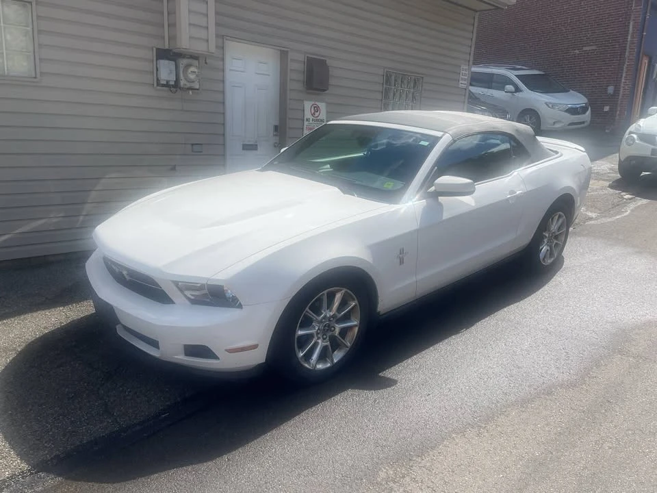 2010 Ford S197 Mustang - Image 6 of 14