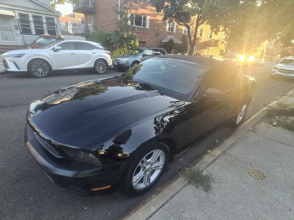 2010 Ford S197 Mustang - Image 9 of 10