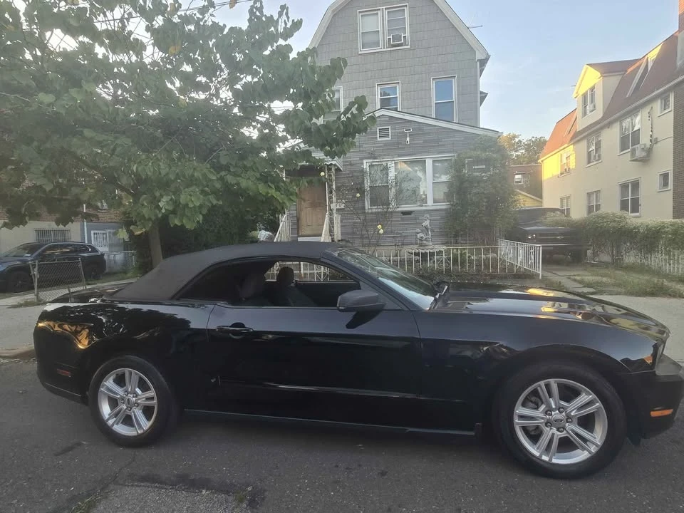 2010 Ford S197 Mustang - Image 2 of 10