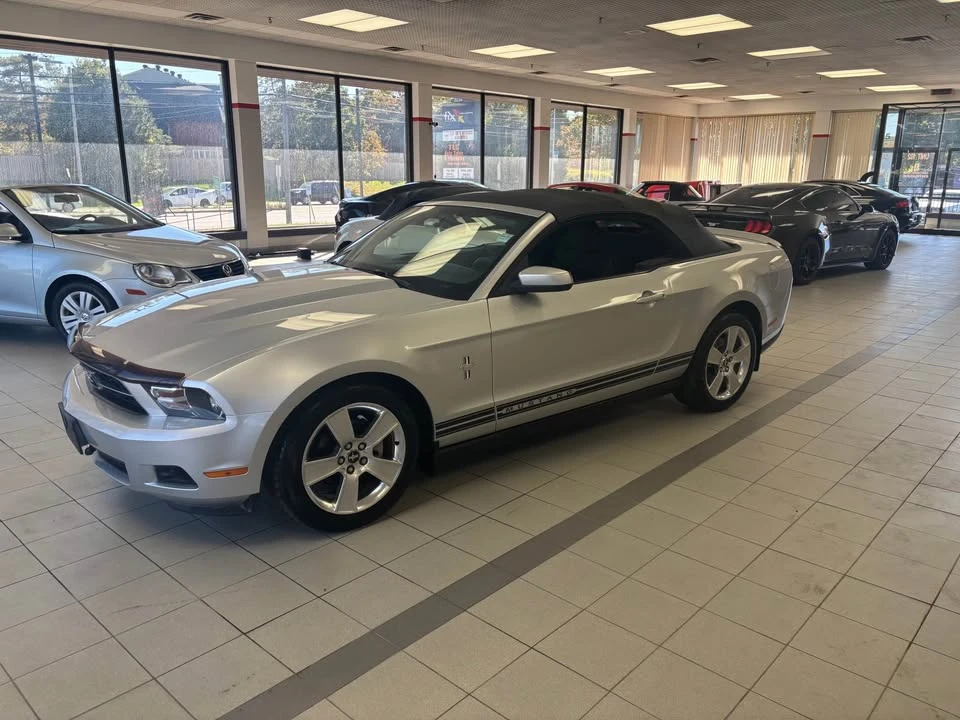 2010 Ford S197 Mustang - Image 9 of 12