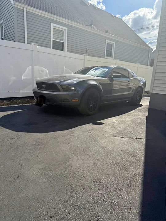 2010 Ford S197 Mustang - Image 2 of 10