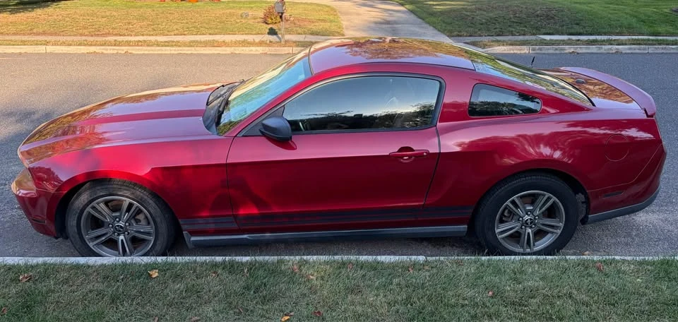 2010 Ford S197 Mustang - Image 2 of 6