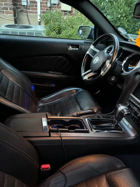 2010 Ford S197 Mustang - Image 6 of 12