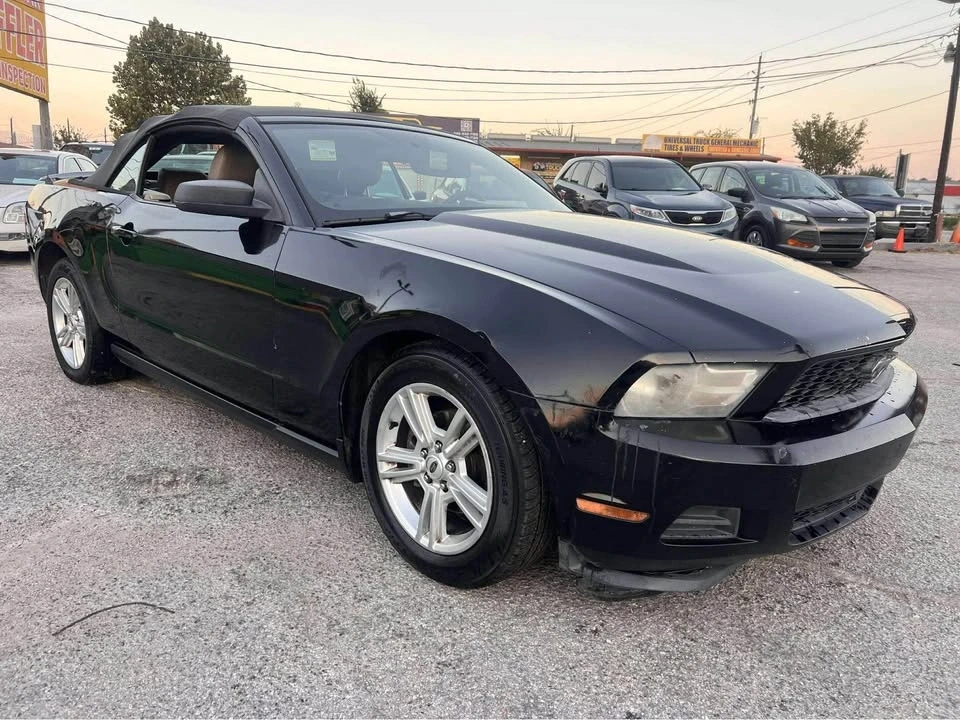 2010 Ford S197 Mustang - Image 2 of 8