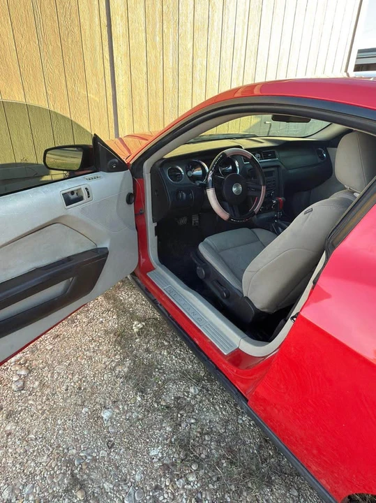 2010 Ford S197 Mustang - Image 6 of 8