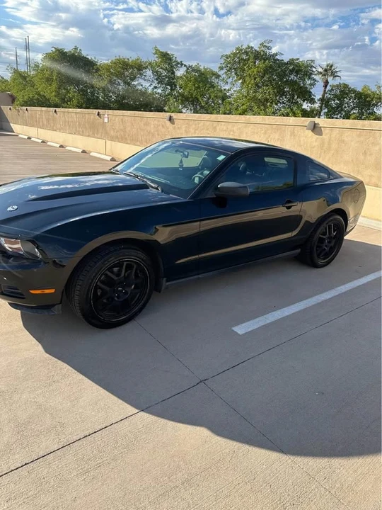 2010 Ford S197 Mustang - Image 2 of 8