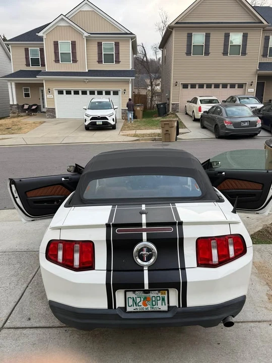 2010 Ford S197 Mustang - Image 8 of 9