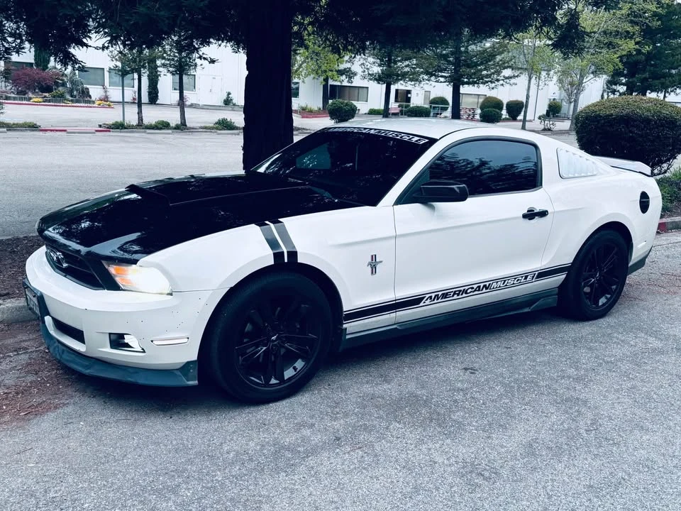 2010 Ford S197 Mustang - Image 2 of 2