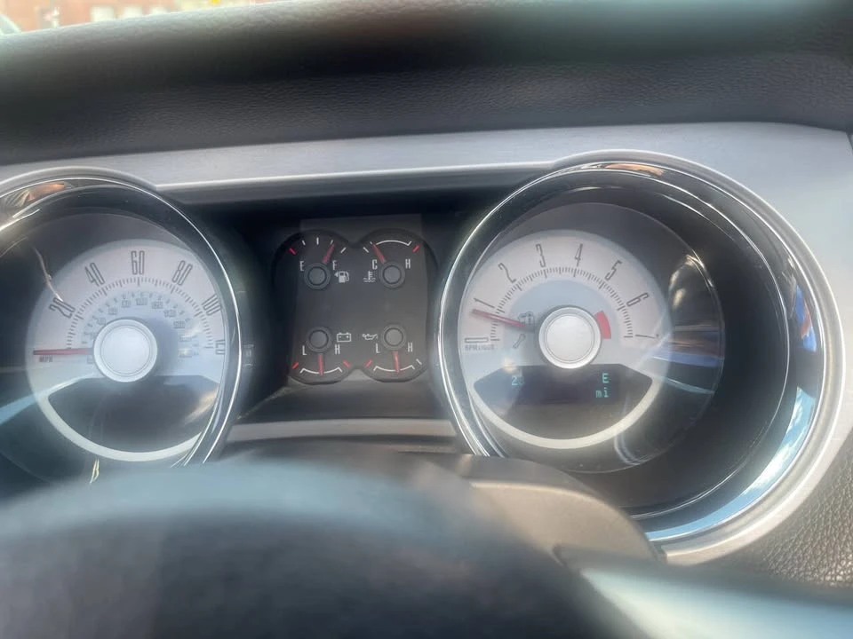 2010 Ford S197 Mustang - Image 10 of 12