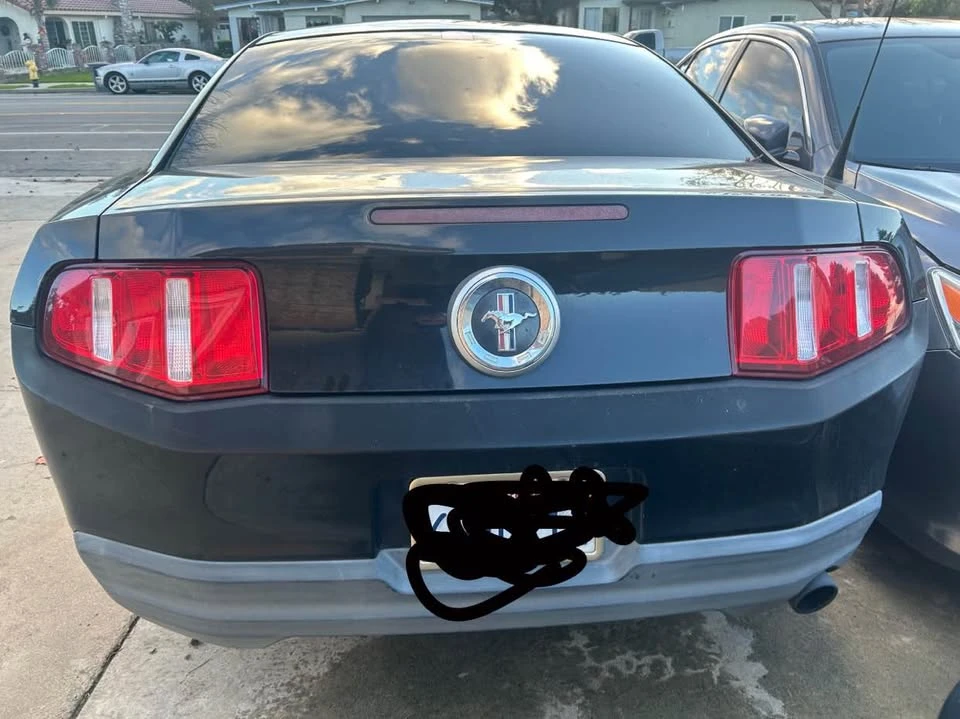 2010 Ford S197 Mustang - Image 2 of 4