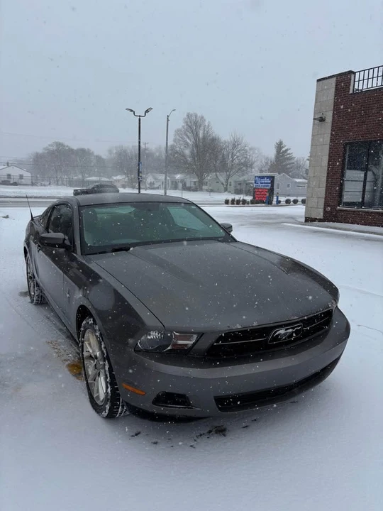 2010 Ford S197 Mustang - Image 2 of 13