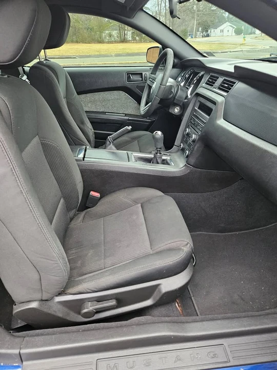 2010 Ford S197 Mustang - Image 8 of 11