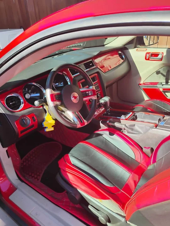 2010 Ford S197 Mustang - Image 3 of 8