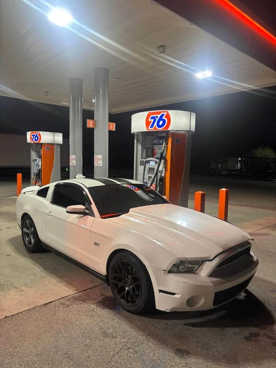 2010 Ford S197 Mustang - Image 4 of 8