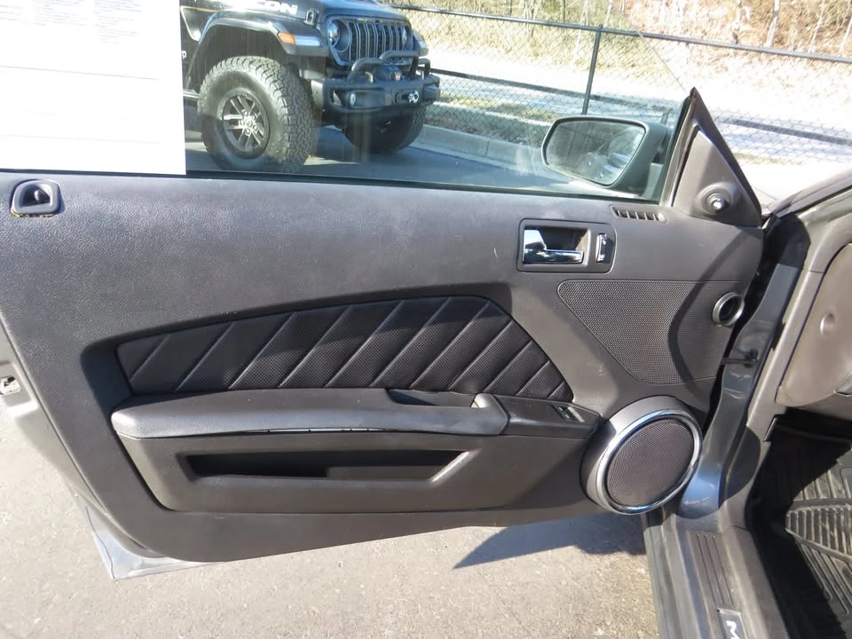 2010 Ford S197 Mustang - Image 10 of 17