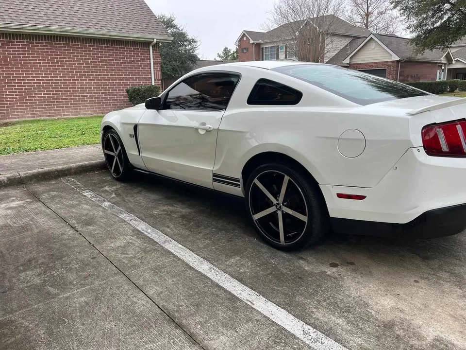 2010 Ford S197 Mustang - Image 2 of 3