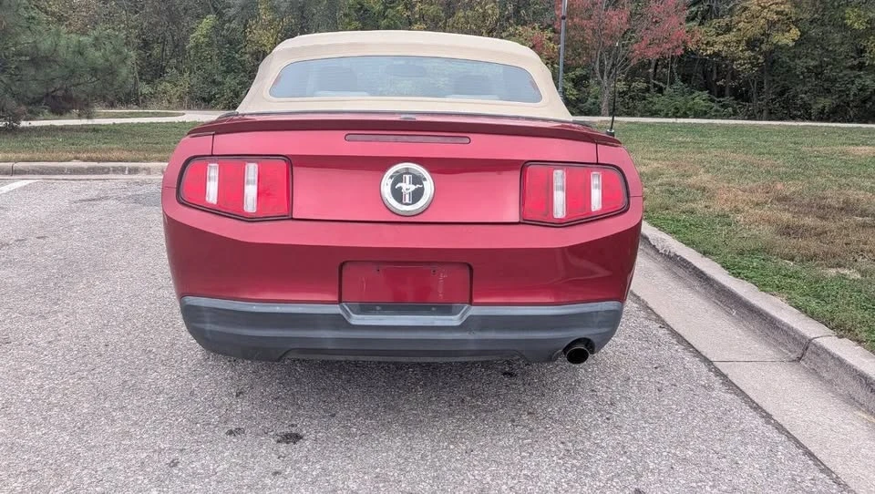 2010 Ford S197 Mustang - Image 10 of 19