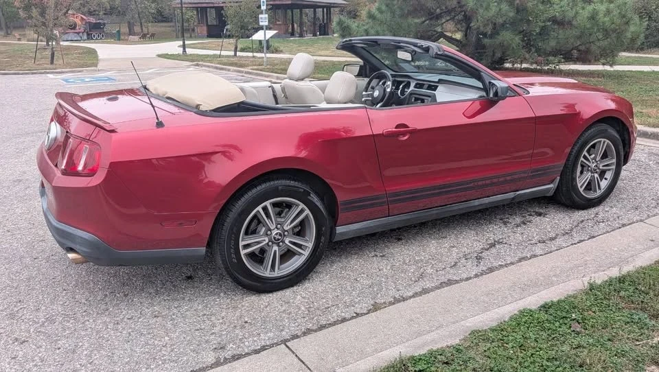2010 Ford S197 Mustang - Image 13 of 19