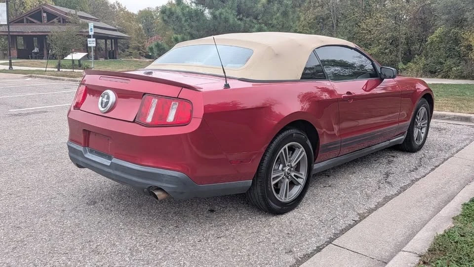 2010 Ford S197 Mustang - Image 9 of 19