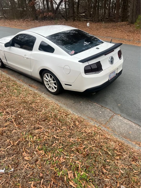 2010 Ford S197 Mustang - Image 2 of 10
